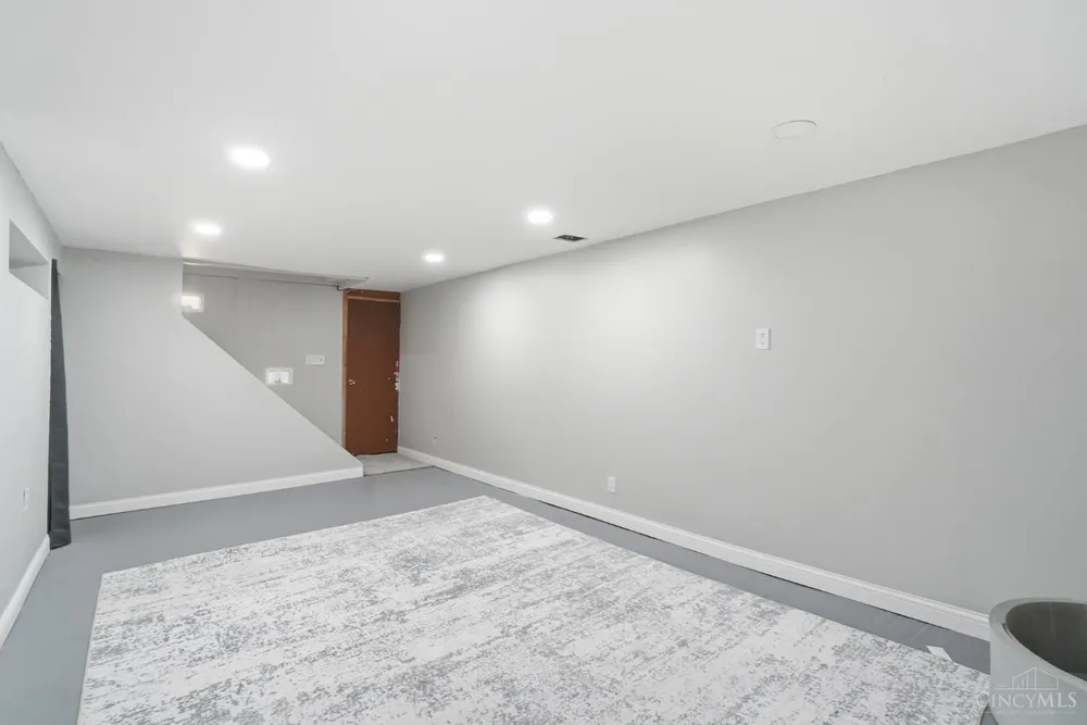 1728 Rockhurst Ln, Cincinnati, OH 45255