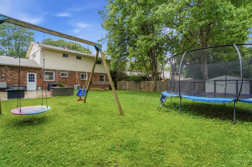 1728 Rockhurst Ln, Cincinnati, OH 45255