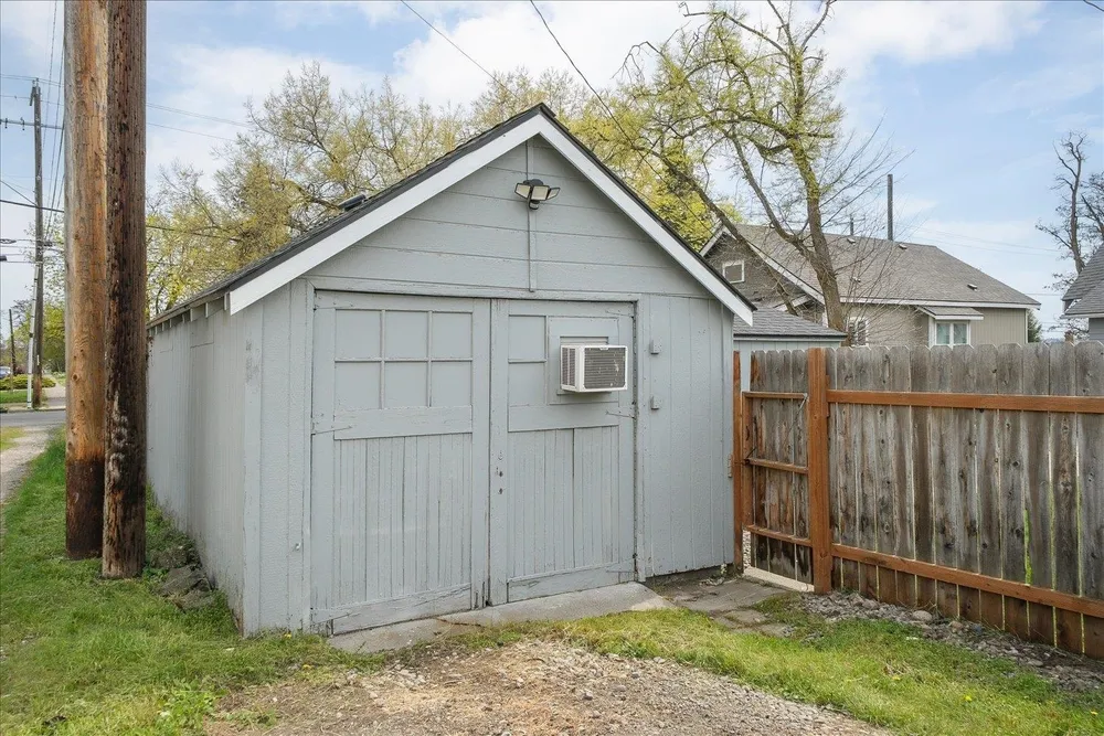 1408 W Kiernan Ave, Spokane, WA 99205