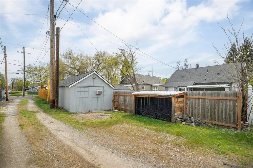 1408 W Kiernan Ave, Spokane, WA 99205