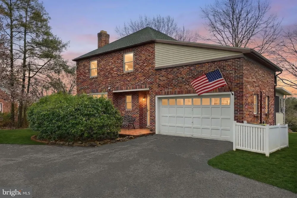 990 E Canal Rd, Dover, PA 17315