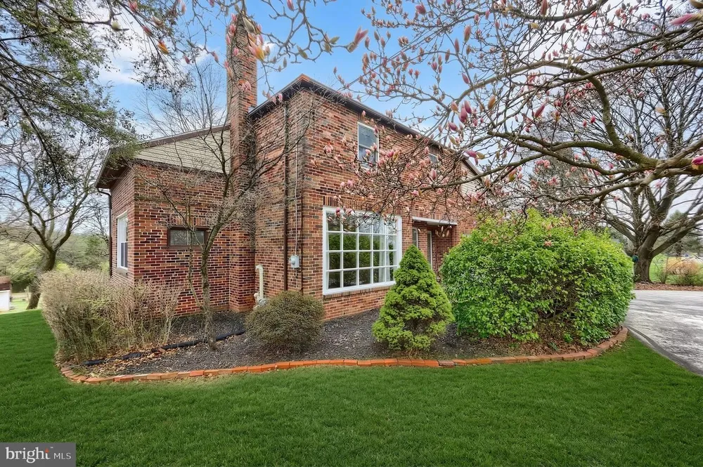 990 E Canal Rd, Dover, PA 17315