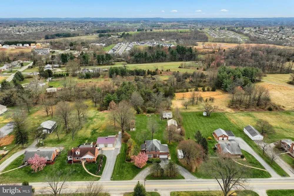 990 E Canal Rd, Dover, PA 17315