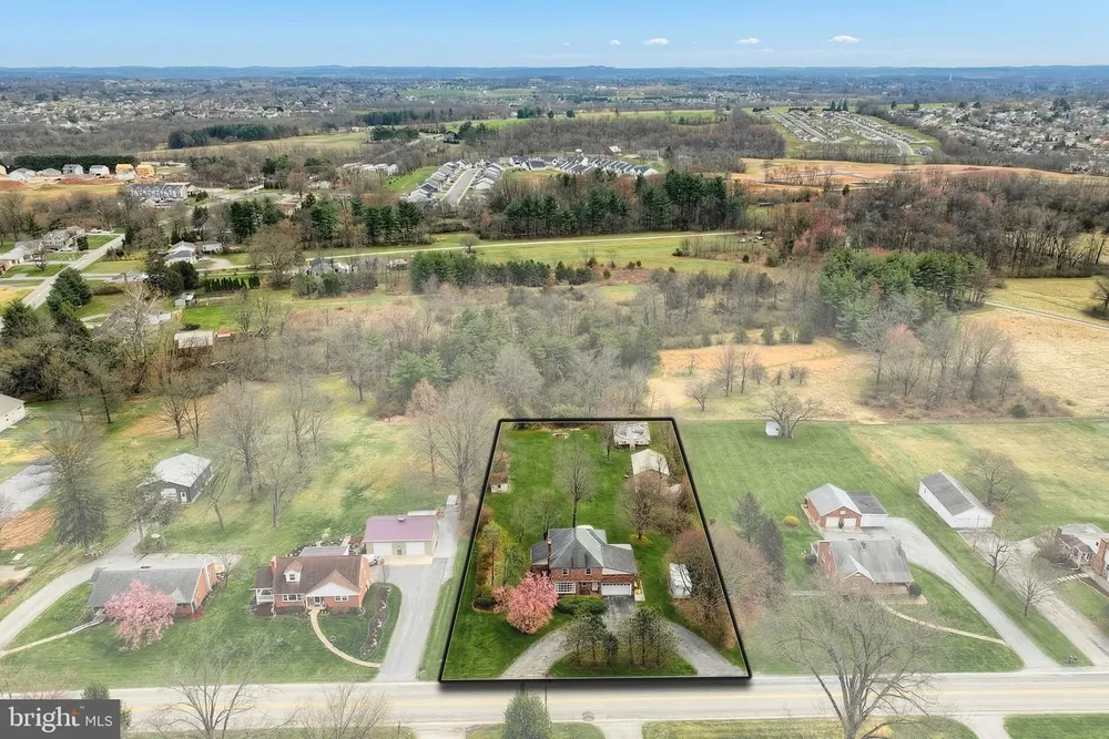 990 E Canal Rd, Dover, PA 17315