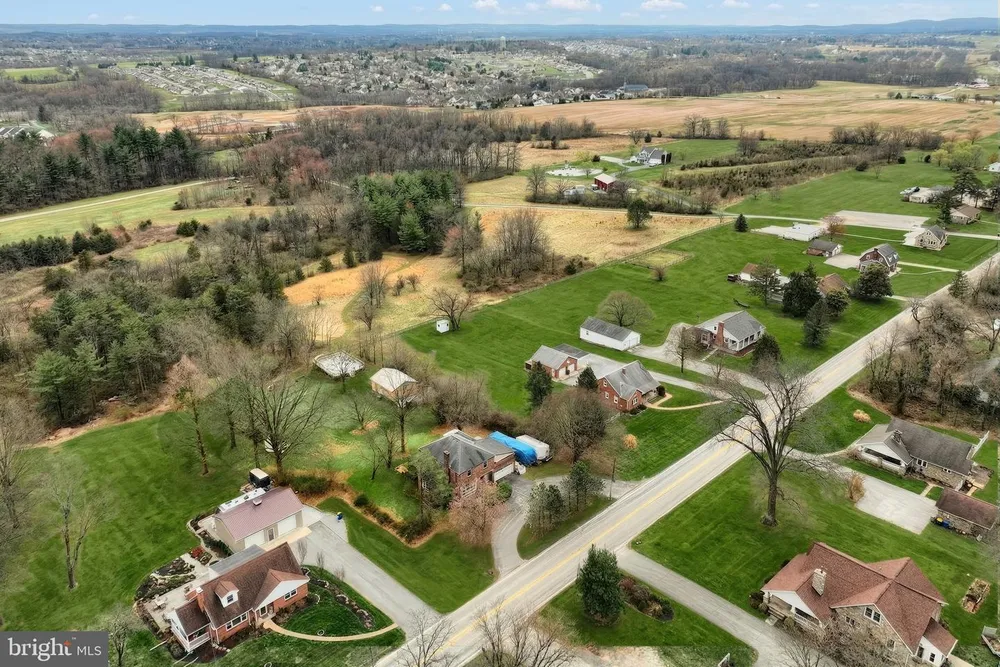 990 E Canal Rd, Dover, PA 17315