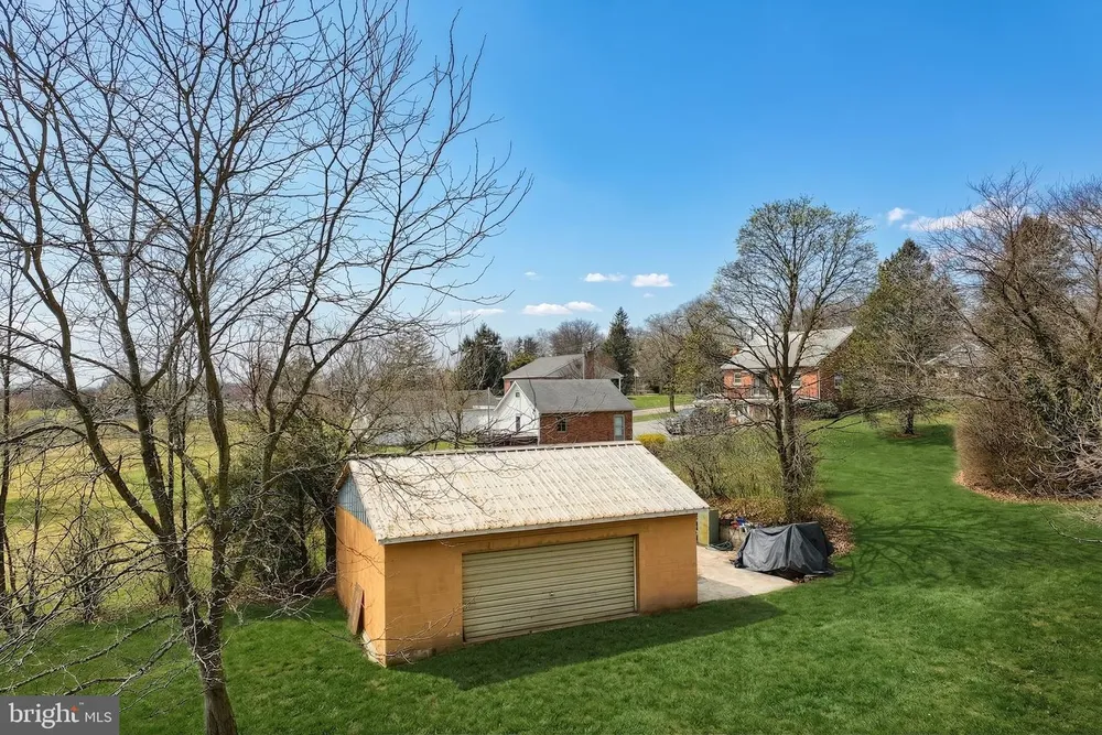990 E Canal Rd, Dover, PA 17315