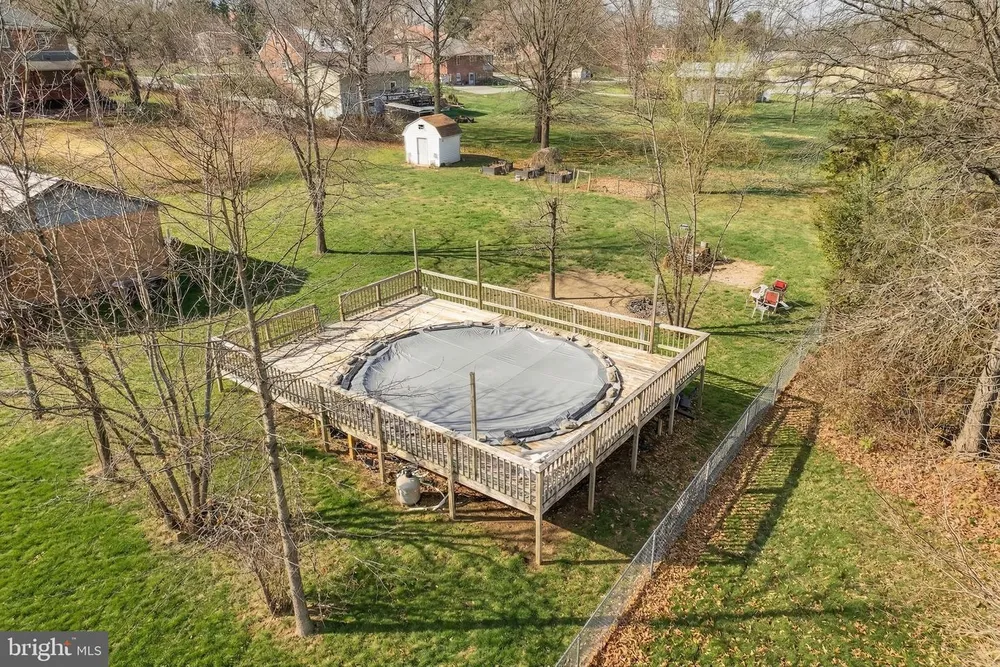 990 E Canal Rd, Dover, PA 17315