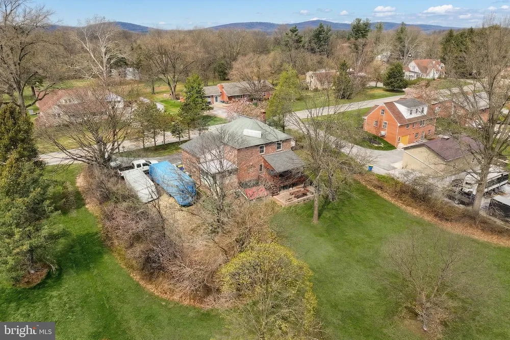 990 E Canal Rd, Dover, PA 17315