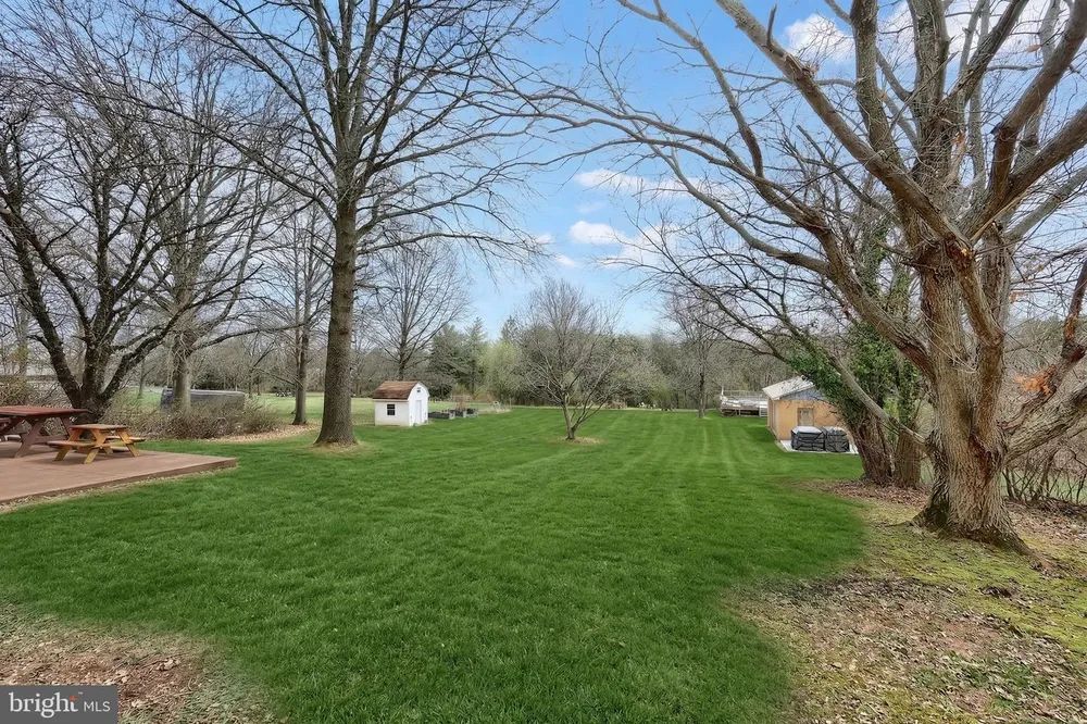 990 E Canal Rd, Dover, PA 17315