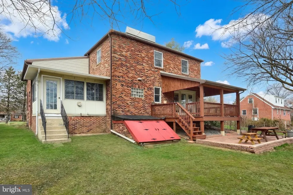 990 E Canal Rd, Dover, PA 17315