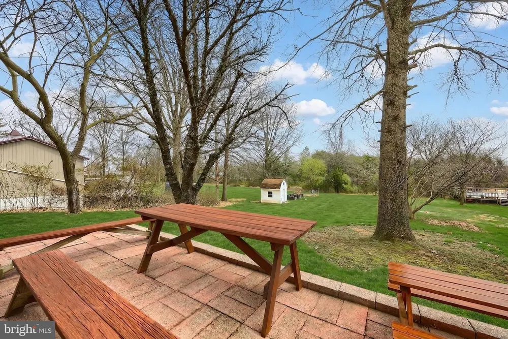 990 E Canal Rd, Dover, PA 17315