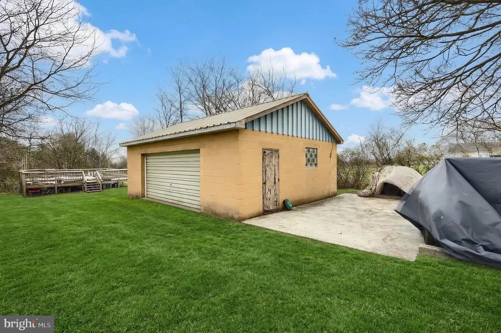 990 E Canal Rd, Dover, PA 17315
