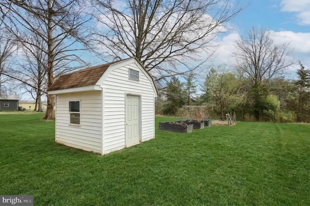 990 E Canal Rd, Dover, PA 17315