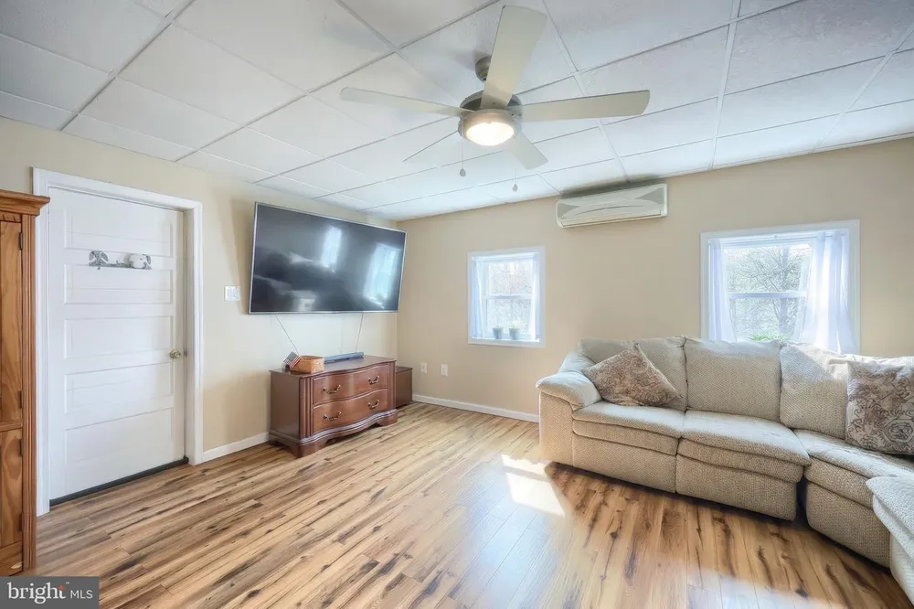 990 E Canal Rd, Dover, PA 17315