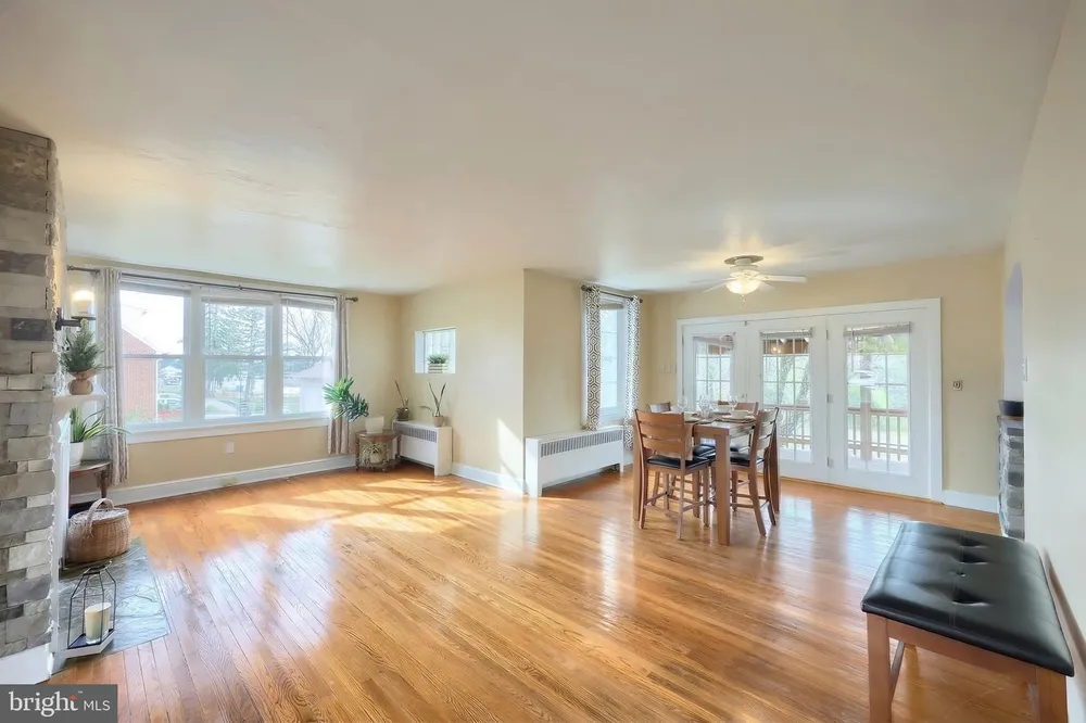 990 E Canal Rd, Dover, PA 17315