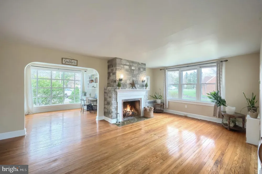 990 E Canal Rd, Dover, PA 17315