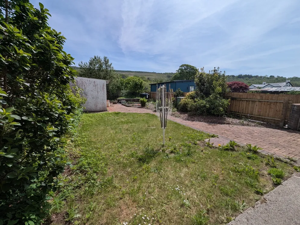 Property carousel item 8