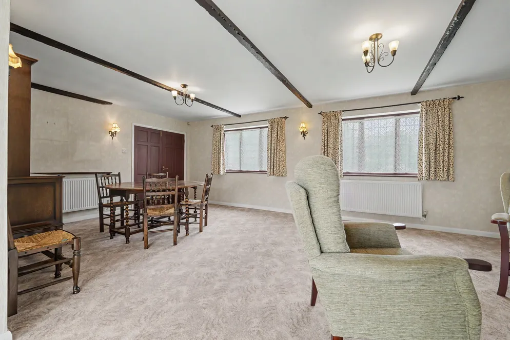 Property carousel item 6