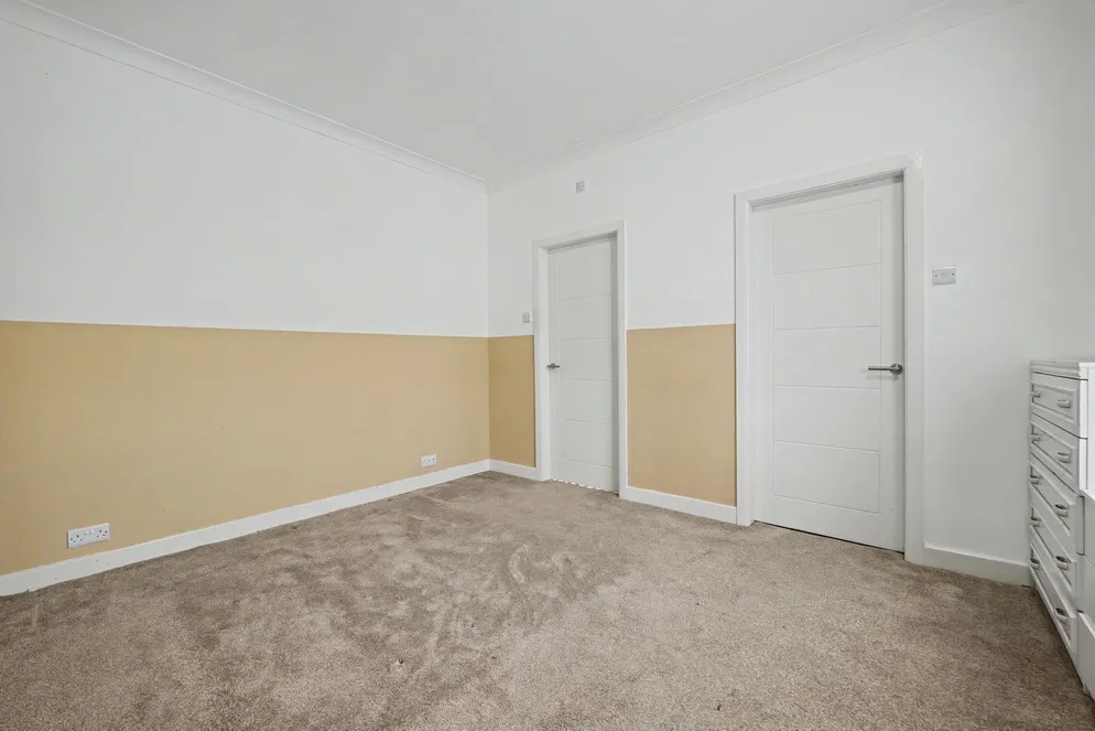 Property carousel item 13