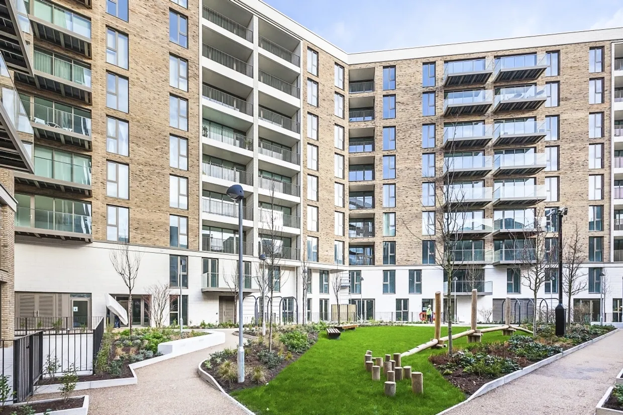 Commodore House, E16 photo 15