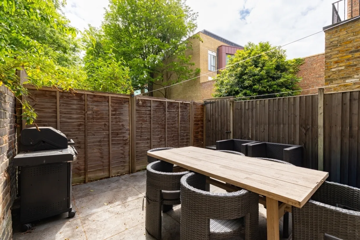 Clapham Road London SW9 photo 22