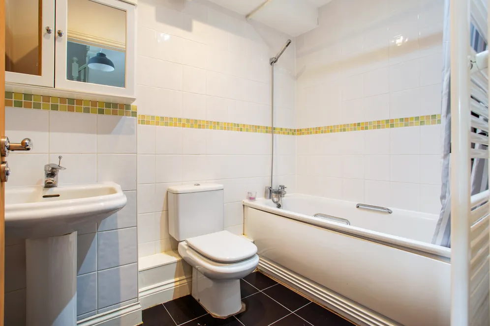 Dew Pond Close, Horsham, RH13 photo 11