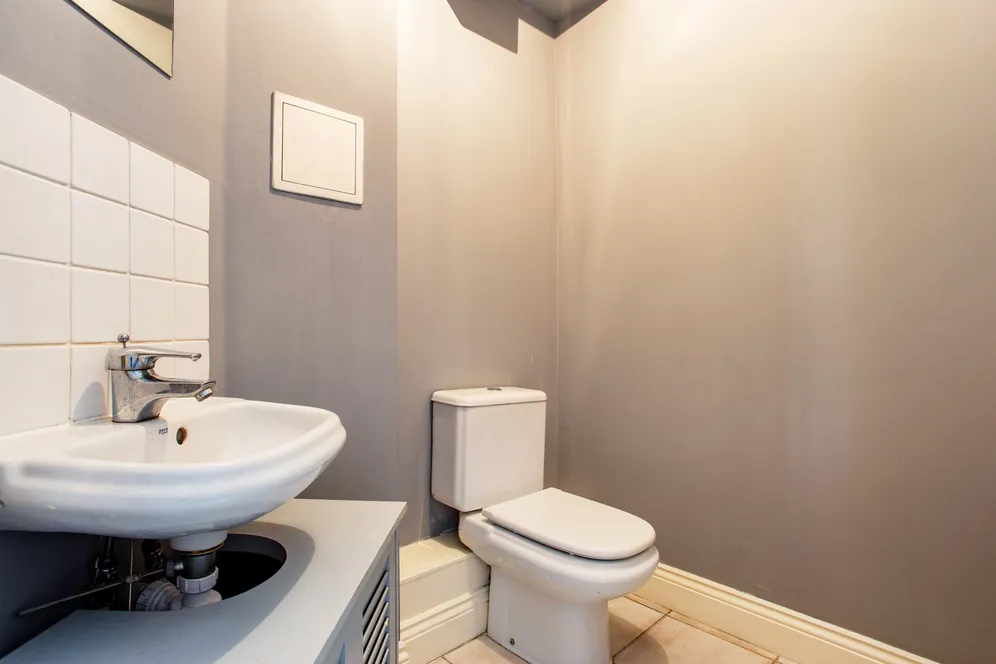 Dew Pond Close, Horsham, RH13 photo 12