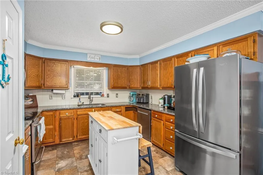 4104 Moss Brook Dr, Winston Salem, NC 27127