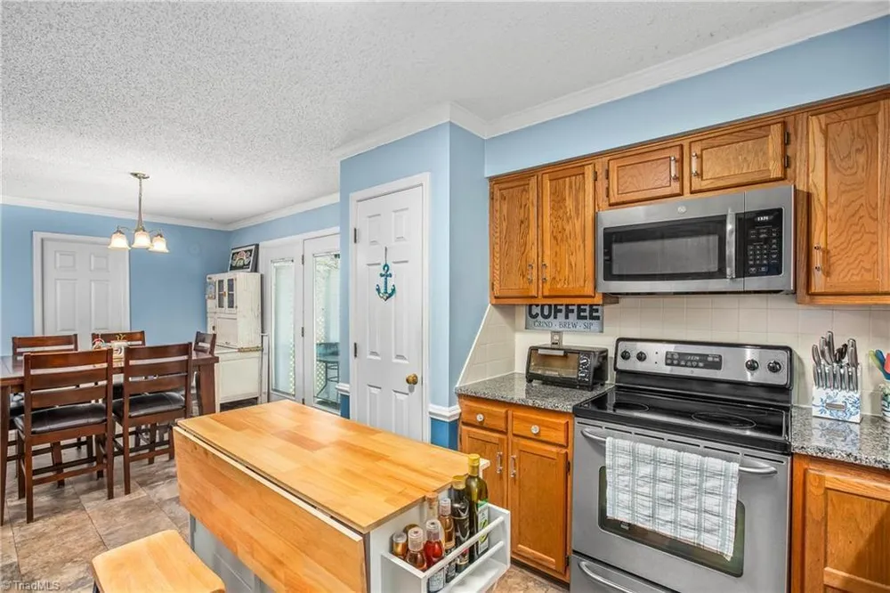 4104 Moss Brook Dr, Winston Salem, NC 27127