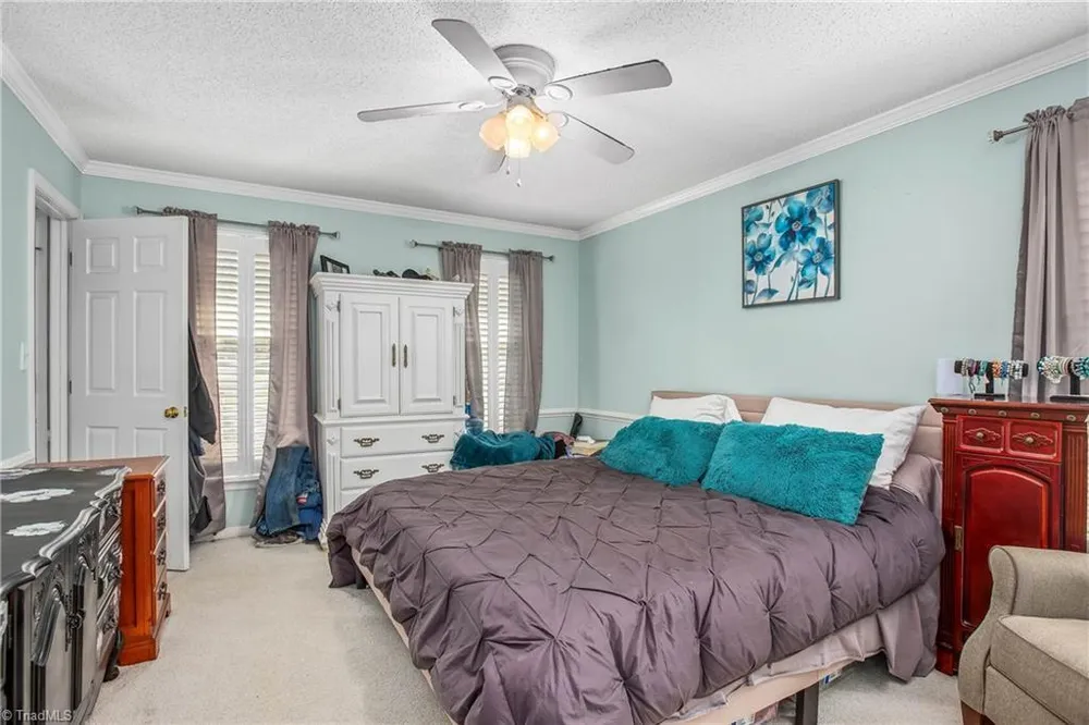 4104 Moss Brook Dr, Winston Salem, NC 27127