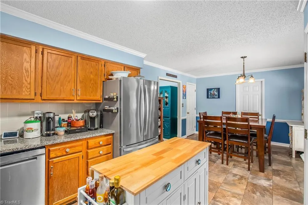 4104 Moss Brook Dr, Winston Salem, NC 27127