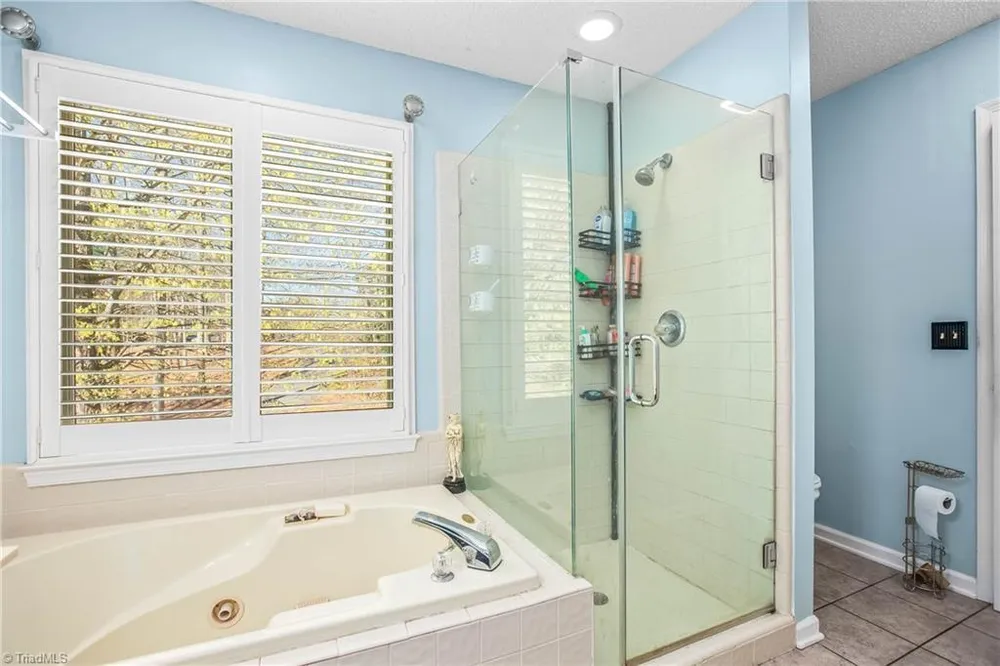 4104 Moss Brook Dr, Winston Salem, NC 27127