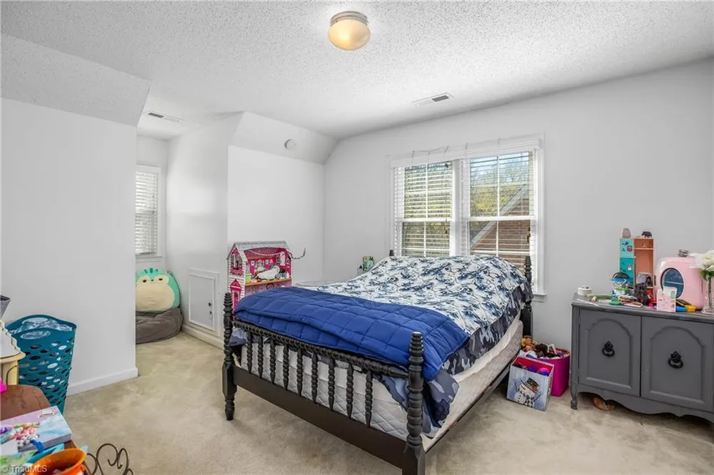4104 Moss Brook Dr, Winston Salem, NC 27127