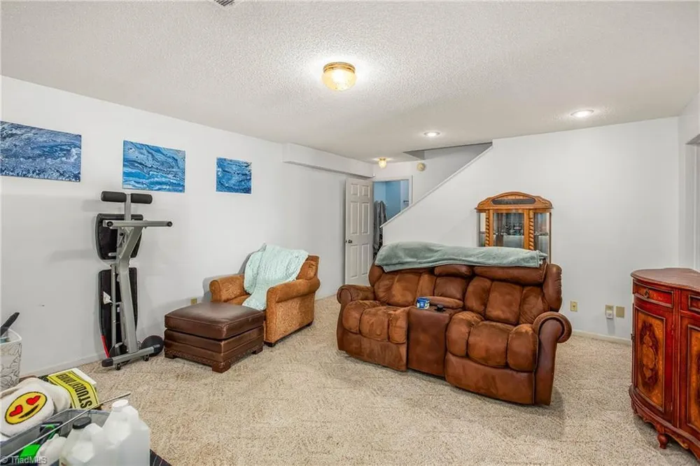 4104 Moss Brook Dr, Winston Salem, NC 27127