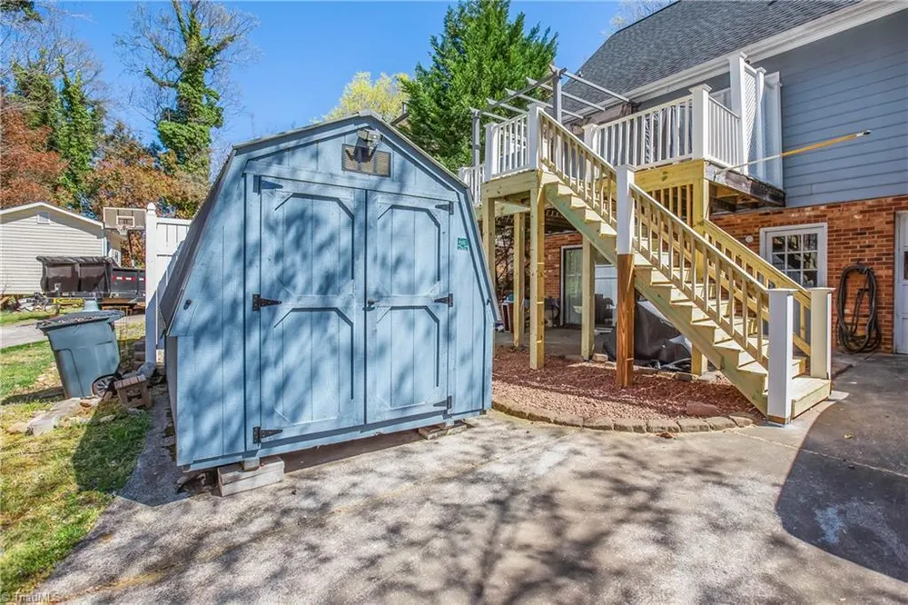4104 Moss Brook Dr, Winston Salem, NC 27127