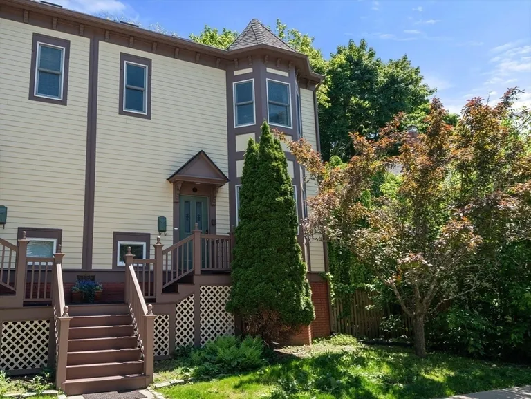 70 Victoria St, Somerville, MA 02144