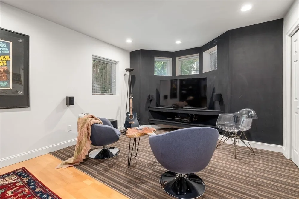 70 Victoria St, Somerville, MA 02144