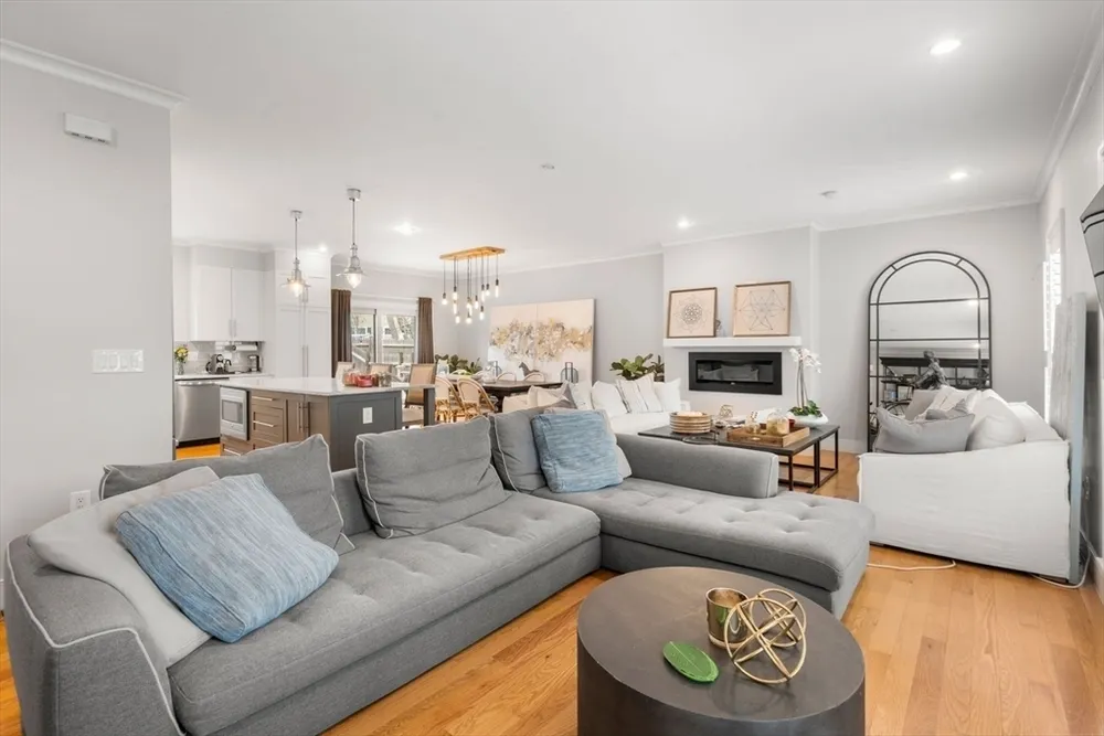 75 Auburn St, Newton, MA 02466