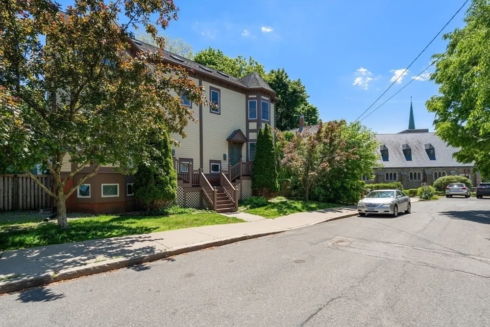 70 Victoria St, Somerville, MA 02144