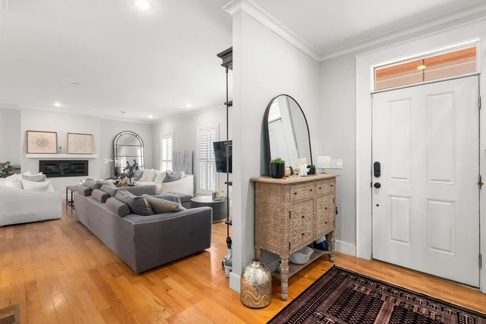 73 Auburn St, Newton, MA 02466