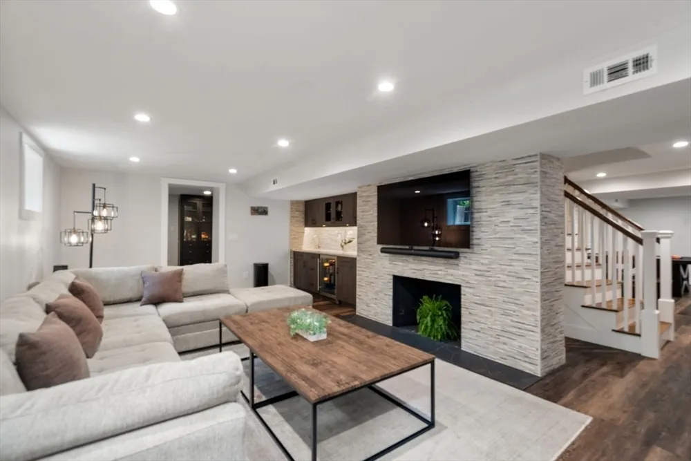 100 Village Hill Rd, Belmont, MA 02478