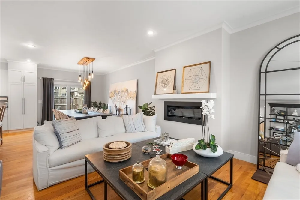 73 Auburn St, Newton, MA 02466
