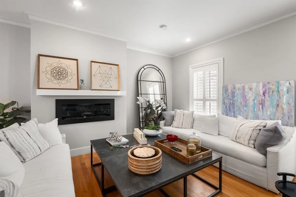 73 Auburn St, Newton, MA 02466