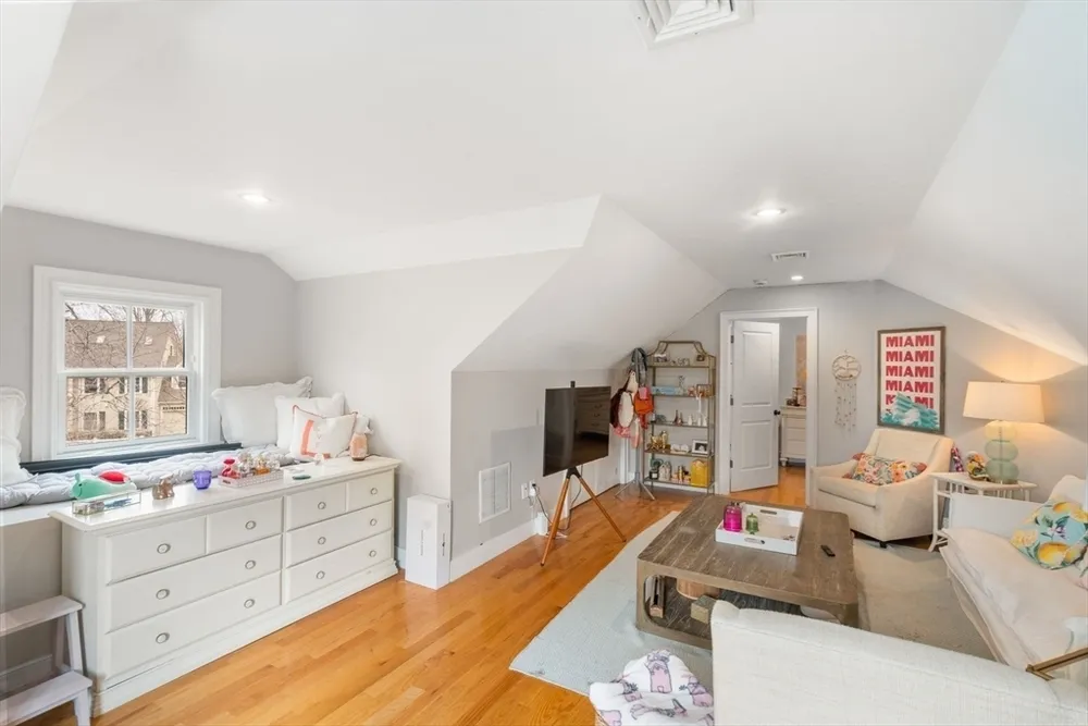 75 Auburn St, Newton, MA 02466