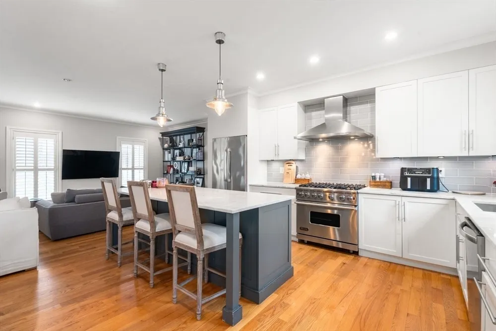73 Auburn St, Newton, MA 02466