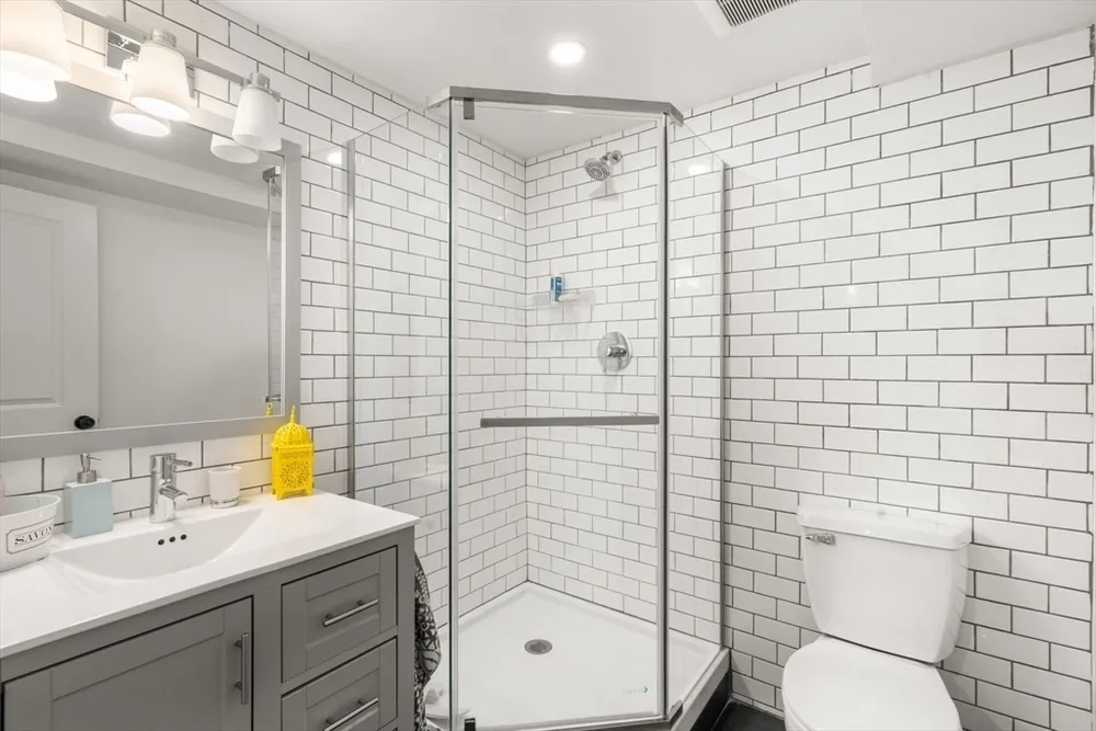 75 Auburn St, Newton, MA 02466
