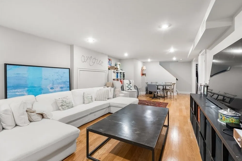 75 Auburn St, Newton, MA 02466