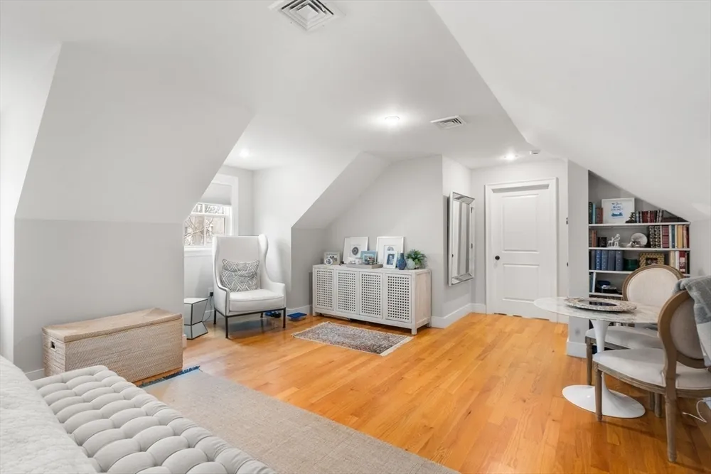 73 Auburn St, Newton, MA 02466