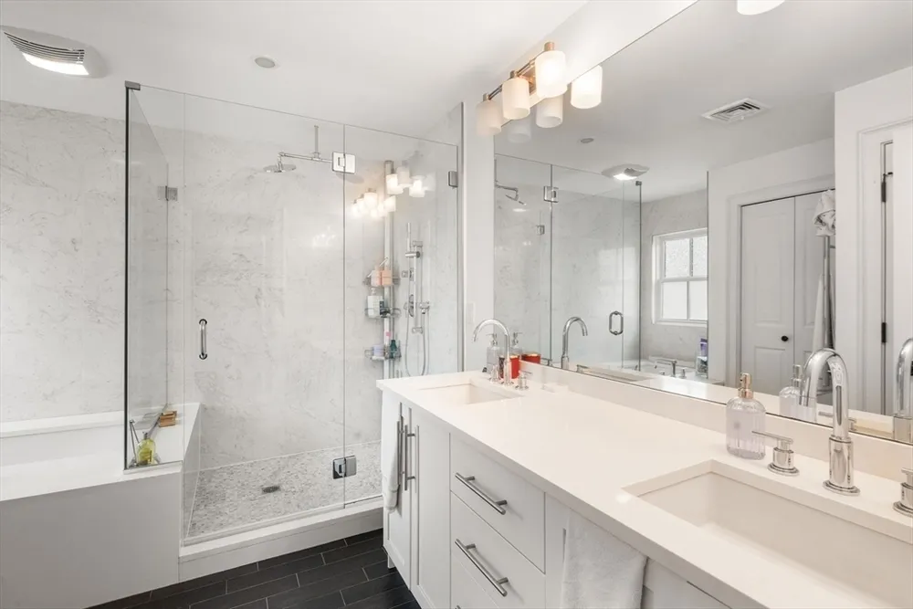 73 Auburn St, Newton, MA 02466