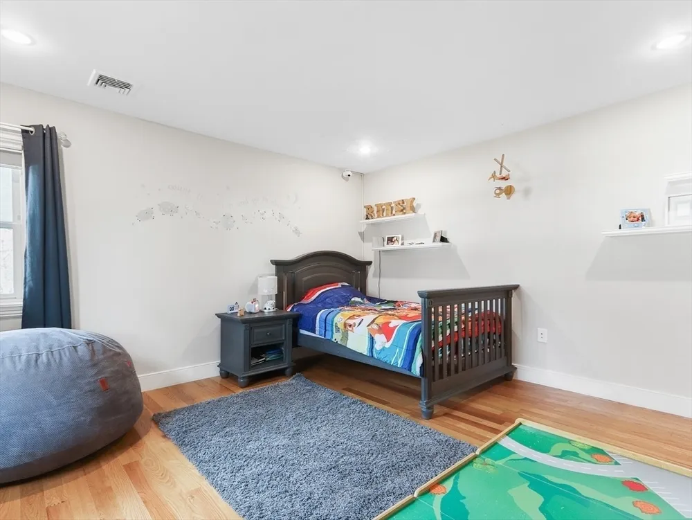 73 Auburn St, Newton, MA 02466